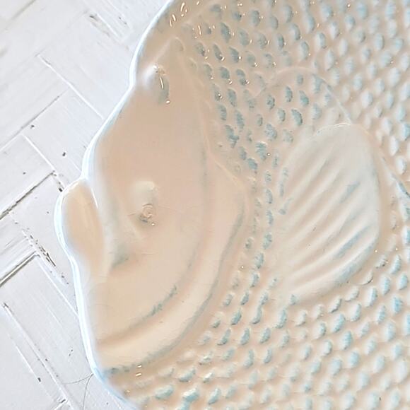 Vintage Fish Flounder Shaped Plate Home Household White Blue 9" W x 8" T x 2" D - Picture 4 of 5
